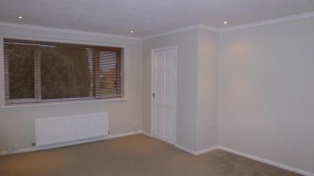 3 bedroom Semi-detached house to let in Byron Crescent, Rushden, NN10