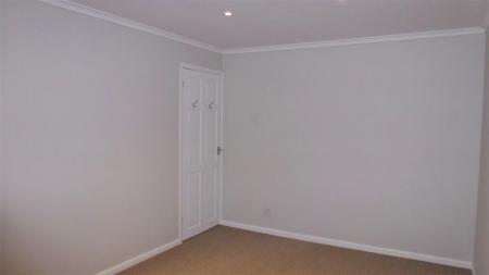 3 bedroom Semi-detached house to let in Byron Crescent, Rushden, NN10