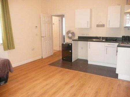 2 bedroom Flat to let in High Street, Finedon, NN9