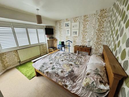 3 bedroom Semi-detached house for sale in Ridgeway, Wellingborough