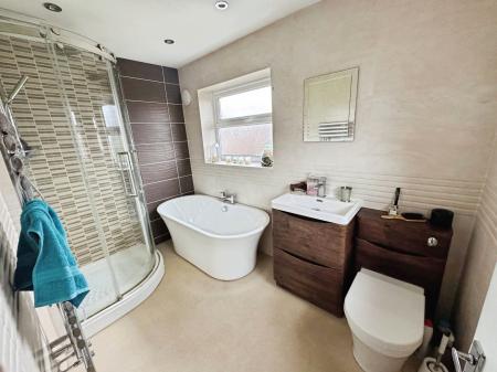 3 bedroom Semi-detached house for sale in Ridgeway, Wellingborough