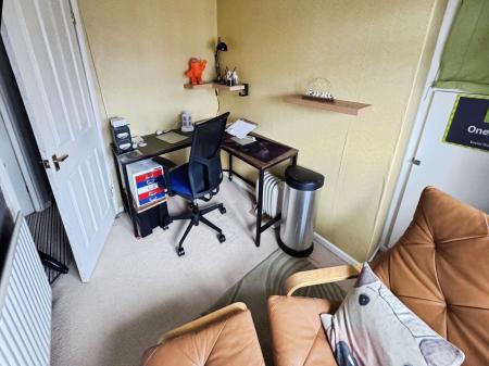 3 bedroom Semi-detached house for sale in Ridgeway, Wellingborough