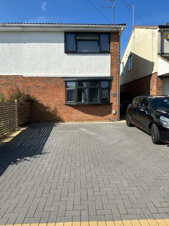 3 bedroom Semi-detached house to let in Whitefriars, Rushden, NN10