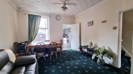 3 bedroom Terraced House to let in Alexandra Road, Wellingborough, NN8