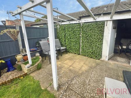 2 bedroom Terraced House for sale in Edinburgh Road, Kettering