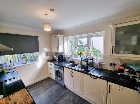 2 bedroom Flat to let in Fields View, Wellingborough, NN8