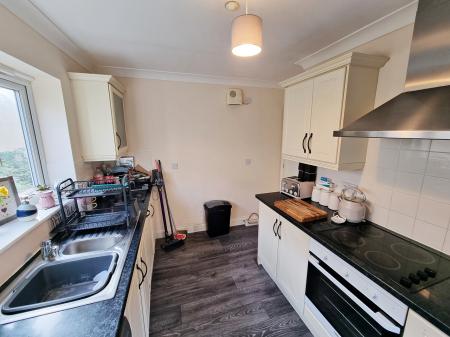 2 bedroom Flat to let in Fields View, Wellingborough, NN8