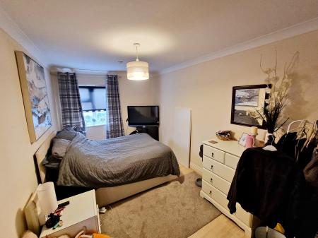 2 bedroom Flat to let in Fields View, Wellingborough, NN8