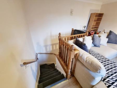 2 bedroom Flat to let in Fields View, Wellingborough, NN8