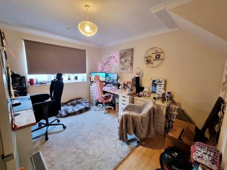 2 bedroom Flat to let in Fields View, Wellingborough, NN8