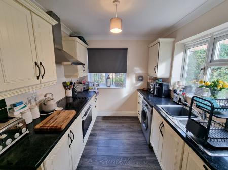 2 bedroom Flat to let in Fields View, Wellingborough, NN8