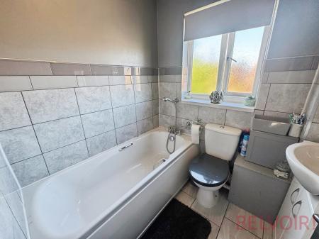 3 bedroom Semi-detached house for sale in Ambleside Close, Wellingborough