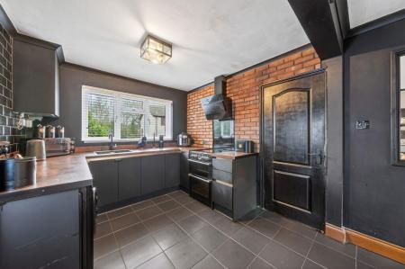 4 bedroom Detached house for sale in Muirfield Way, Wellingborough