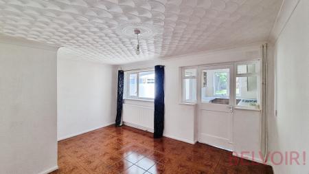 3 bedroom Semi-detached house to let in St Johns Road, Kettering, NN15