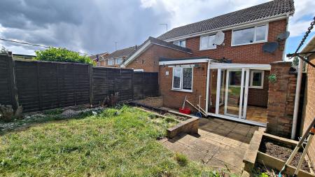 3 bedroom Semi-detached house to let in St Johns Road, Kettering, NN15