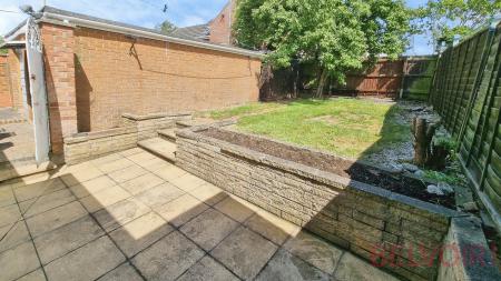 3 bedroom Semi-detached house to let in St Johns Road, Kettering, NN15