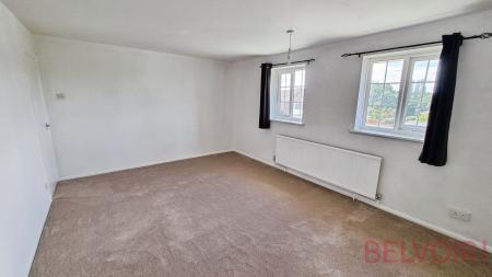 3 bedroom Semi-detached house to let in St Johns Road, Kettering, NN15