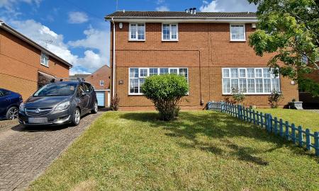 St Johns Road, Kettering, NN15