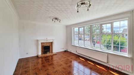 3 bedroom Semi-detached house to let in St Johns Road, Kettering, NN15