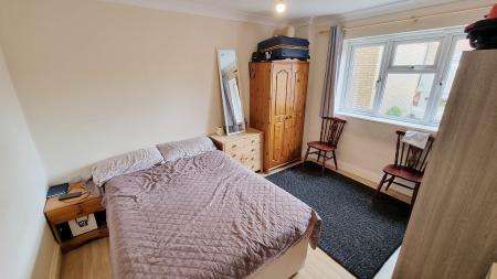 2 bedroom Flat to let in Fields View, Wellingborough, NN8