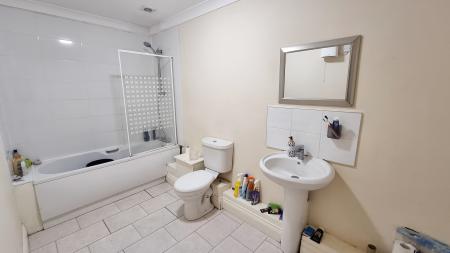 2 bedroom Flat to let in Fields View, Wellingborough, NN8