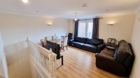 2 bedroom Flat to let in Fields View, Wellingborough, NN8