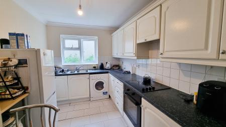 2 bedroom Flat to let in Fields View, Wellingborough, NN8