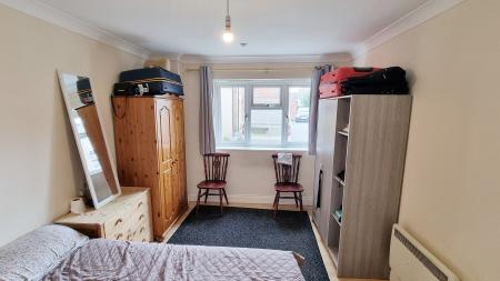 2 bedroom Flat to let in Fields View, Wellingborough, NN8