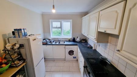 2 bedroom Flat to let in Fields View, Wellingborough, NN8