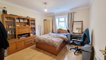 2 bedroom Flat to let in Fields View, Wellingborough, NN8