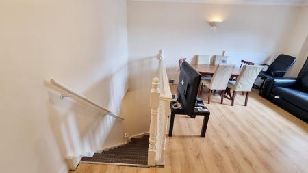 2 bedroom Flat to let in Fields View, Wellingborough, NN8