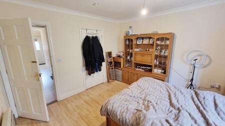 2 bedroom Flat to let in Fields View, Wellingborough, NN8