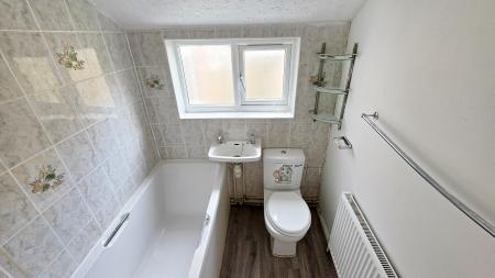 3 bedroom Terraced House to let in Mill Road, Wellingborough, NN8