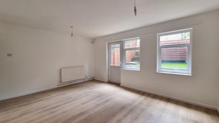 3 bedroom Terraced House to let in Gannet Lane, Wellingborough