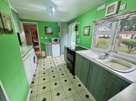 2 bedroom Park home for sale in Pine Crescent, Overstone Lakes