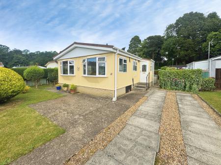 2 bedroom Park home for sale in Pine Crescent, Overstone Lakes