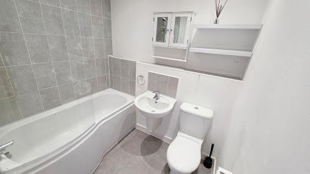 2 bedroom Flat to let in Waterside Road, Wellingborough, NN8