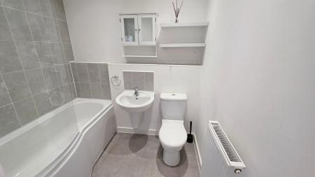 2 bedroom Flat to let in Waterside Road, Wellingborough, NN8