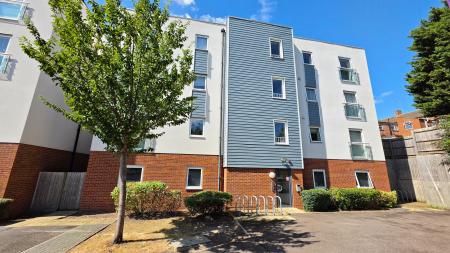 2 bedroom Flat to let in Waterside Road, Wellingborough, NN8