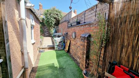 2 bedroom Terraced House to let in Winstanley Road, Wellingborough, NN8