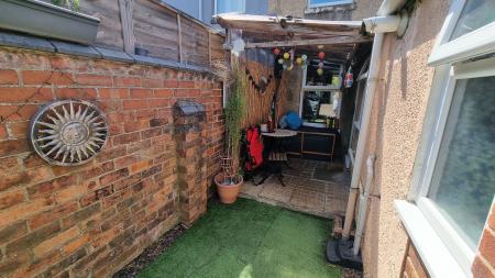 2 bedroom Terraced House to let in Winstanley Road, Wellingborough, NN8