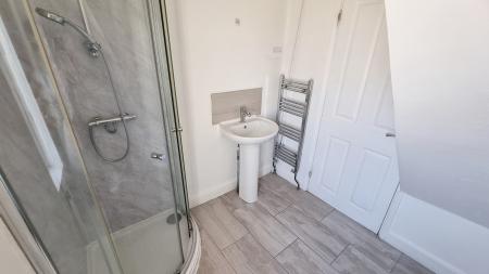 4 bedroom Terraced House to let in Knox Road, Wellingborough
