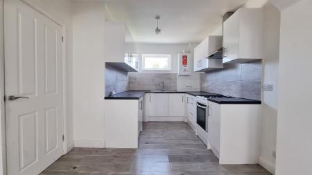 4 bedroom Terraced House to let in Knox Road, Wellingborough