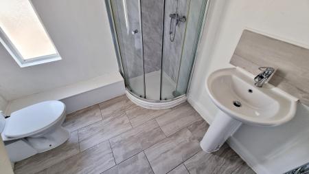 4 bedroom Terraced House to let in Knox Road, Wellingborough