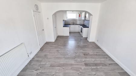 4 bedroom Terraced House to let in Knox Road, Wellingborough