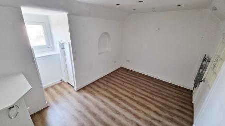 4 bedroom Terraced House to let in Knox Road, Wellingborough