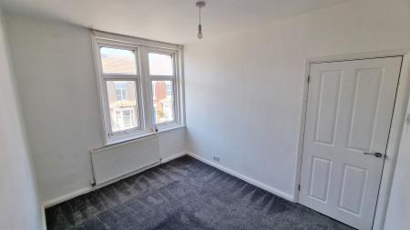 4 bedroom Terraced House to let in Knox Road, Wellingborough
