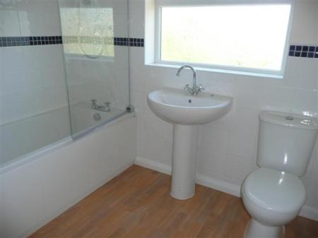 3 bedroom Semi-detached house to let in Shelley Road, Wellingborough, NN8