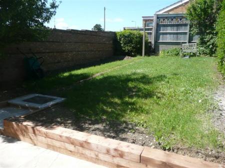 3 bedroom Semi-detached house to let in Shelley Road, Wellingborough, NN8