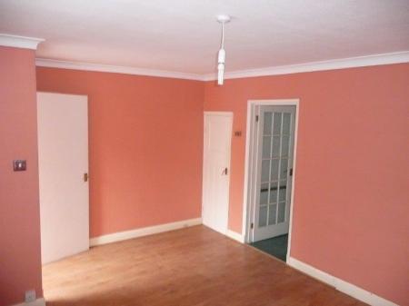 3 bedroom Semi-detached house to let in Priory Road, Wellingborough, NN8